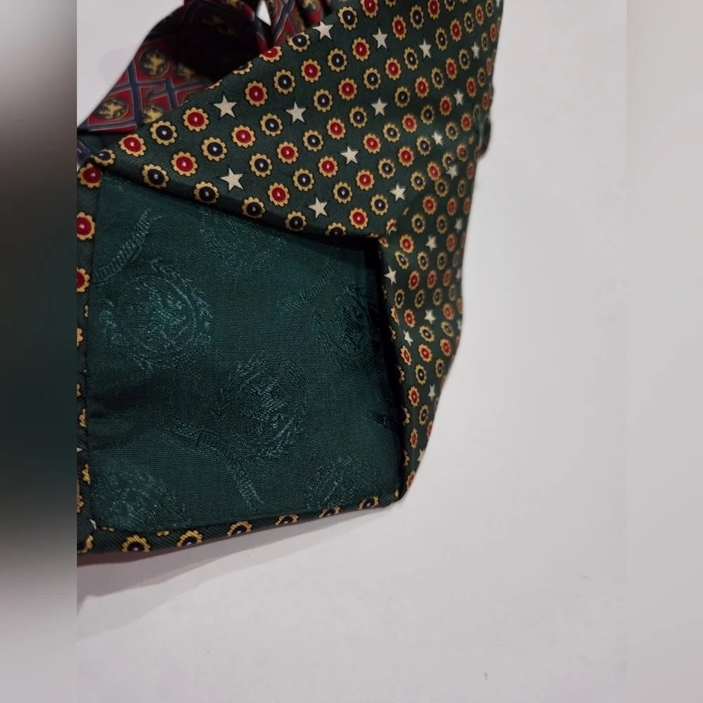 Vintage Tommy Hilfiger Patterned Green and Red Men's Tie